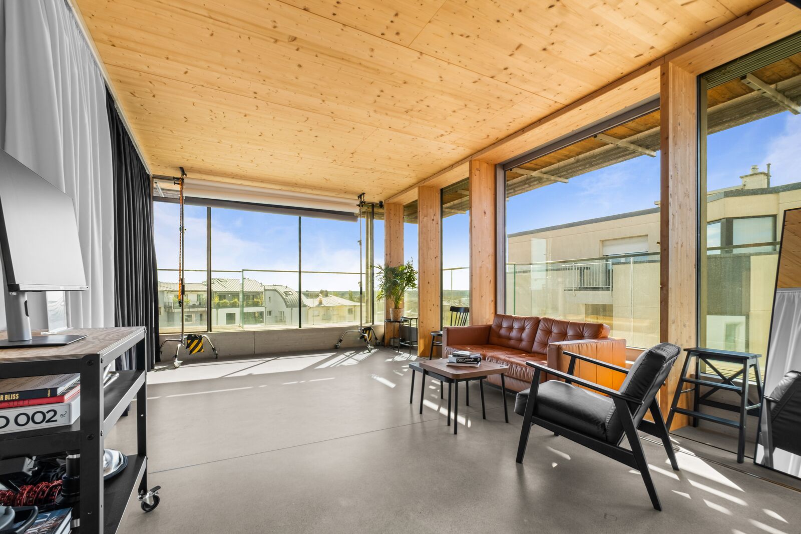 The 45 m² daylight photo studio in Luxembourg City